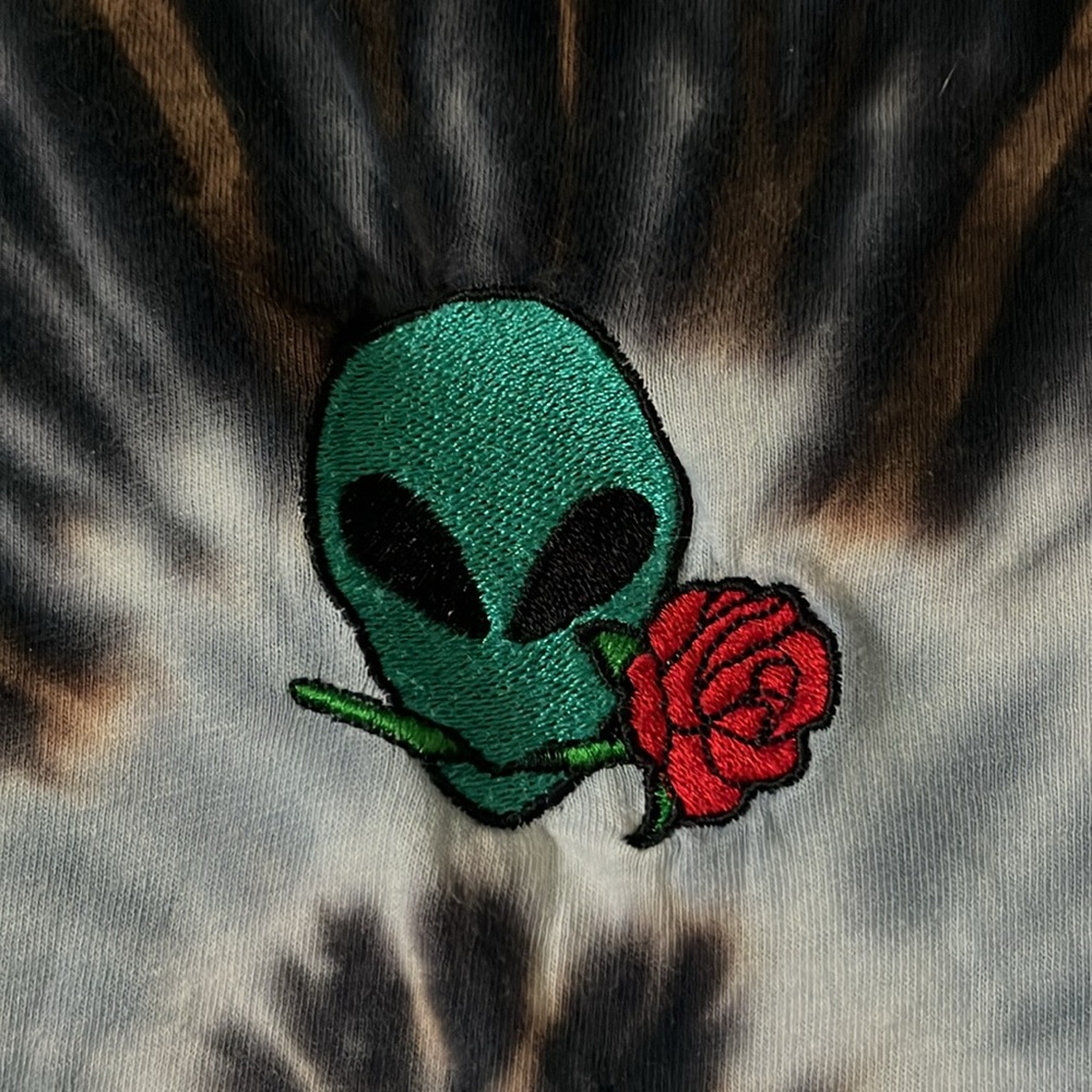 Eighty Eight, small, embroidered alien, tie-dye short sleeve with hoodie